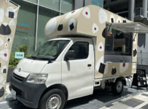 山口県下関市「おにぎり烏はこ」様のキッチンカーを製作させていただきました