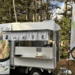 長野県小諸市「MONTAGNE」様のキッチンカーを製作させていただきました