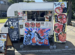 富山県富山市「キッチンちばちゃん」様のキッチンカーを製作させていただきました