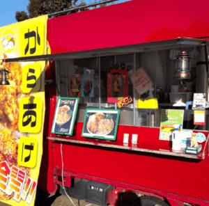 埼玉県鴻巣市の「あむ&ぐらんま」様のキッチンカーを製作させていただきました。