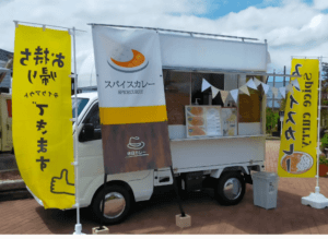 新潟県三条市の「休日カレー」様のキッチンカーを製作させていただきました。